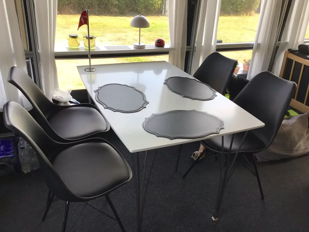 Billede 1 - Spisebord og stole