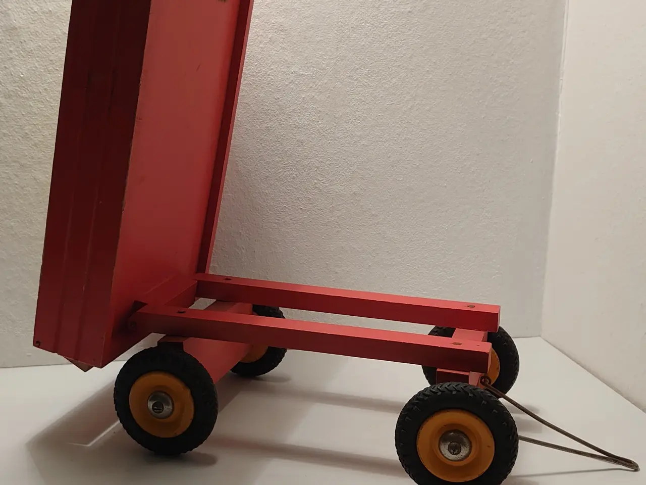 Billede 2 - Stor vintage træanhænger med tiplad.