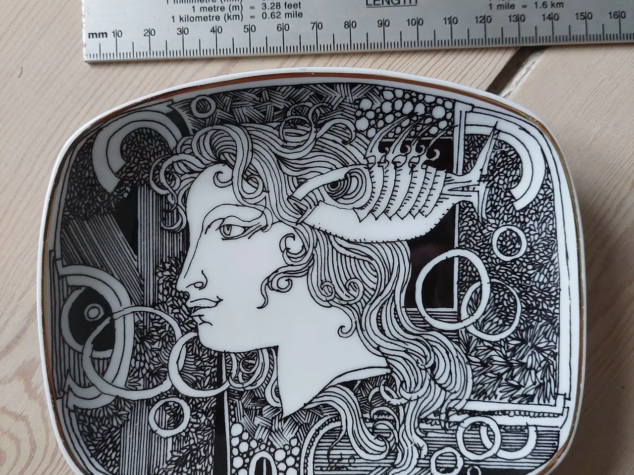Billede 8 - Vintage Endre Szász porcelænsplatte (12x14,5)