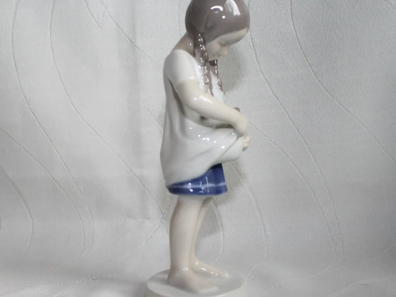 Billede 8 - Pige med kat, Figur fra Bing og Grøndahl