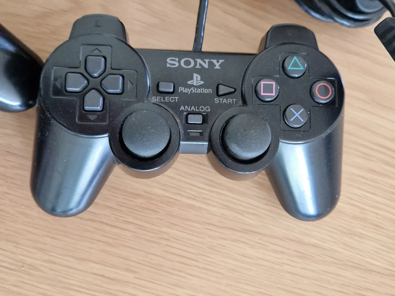 Billede 3 - 🎮 2 stk. originale Sony PlayStation Controllere