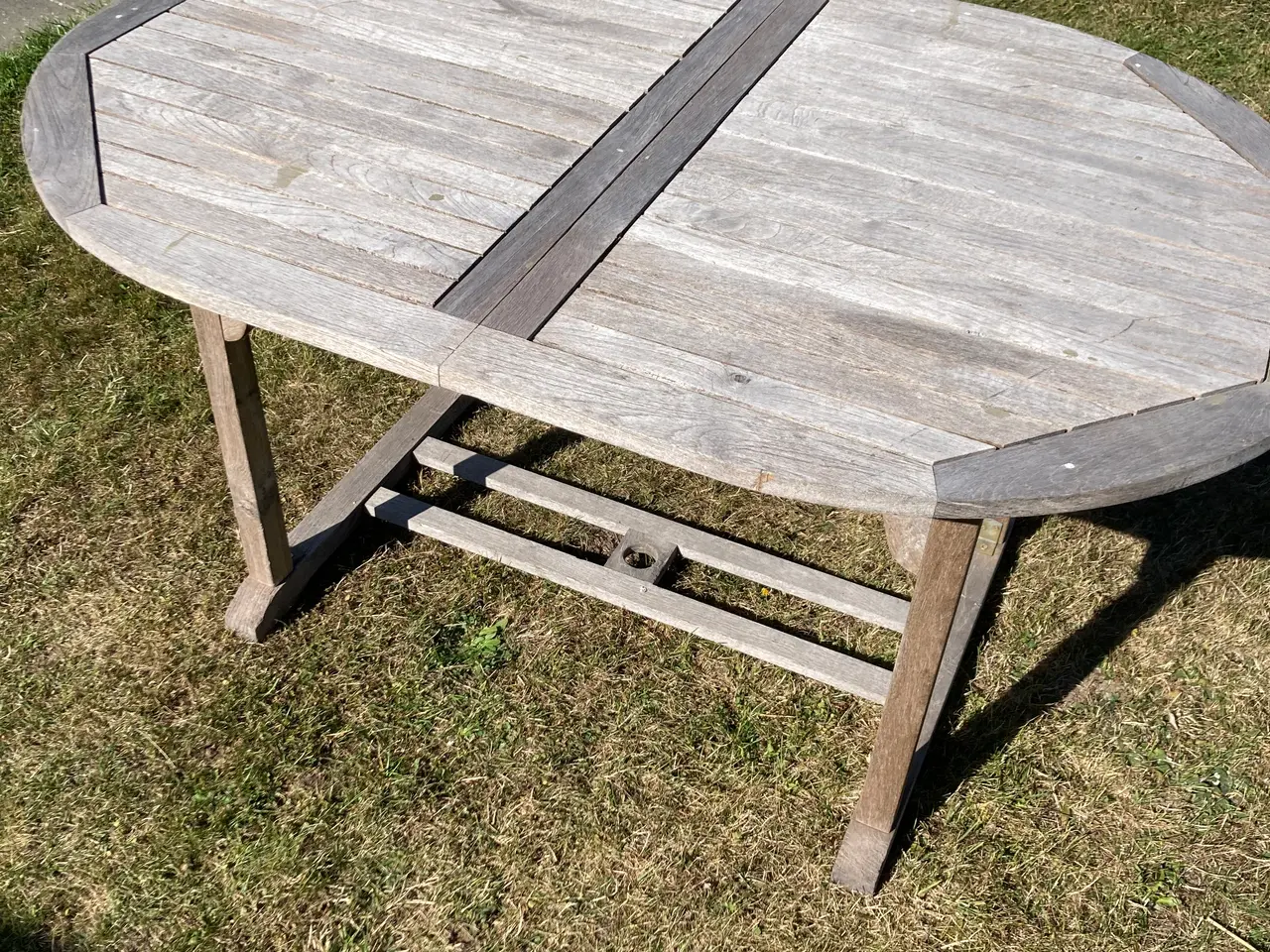 Billede 2 - Flot havebord med tillægsplade.