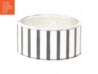 Sølvfarvet armbånd (str. Ø7 cm)