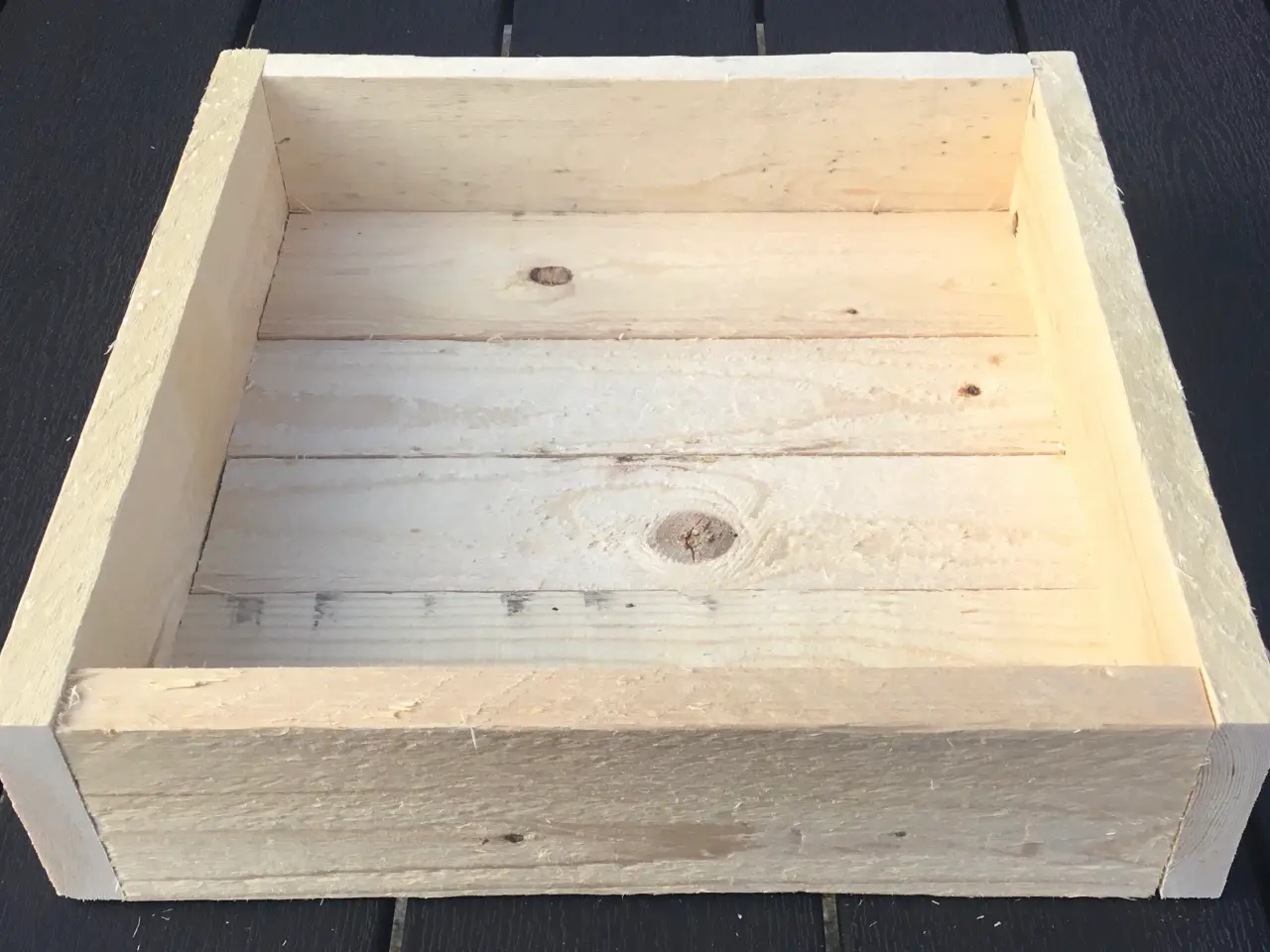 Billede 1 - Træ kasse / bakke i genbrugstræ fyr 30 x 30