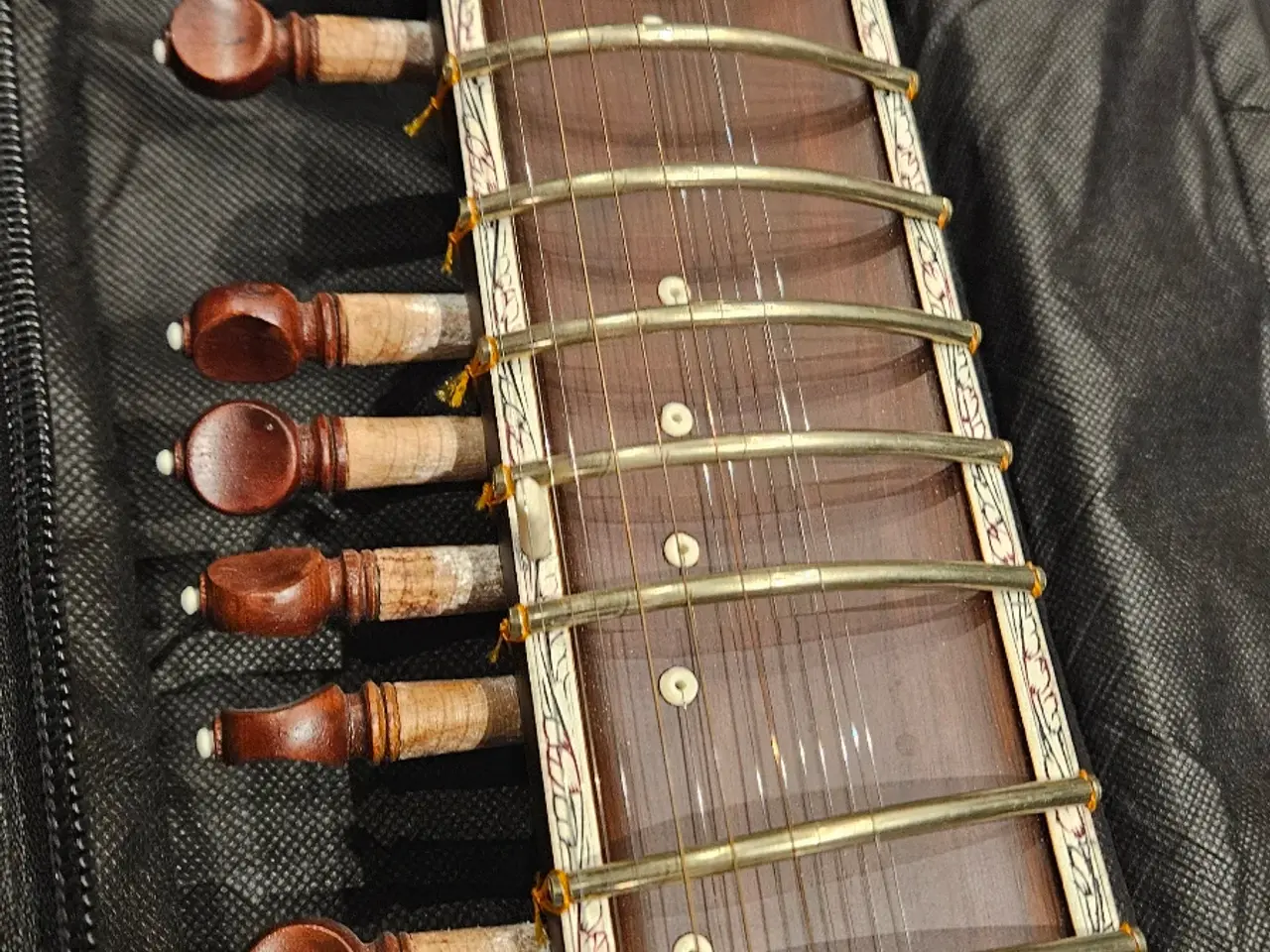 Billede 9 - Nataraj Sitar 103/18 – 11 sympatiske strenge m.tas