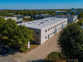Lyst og velindrettet kontorlejemål med super funktionel indretning