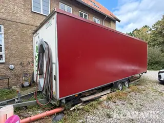 Toilet- og badeskur GODIK Toiletvogn med 10 toiletter