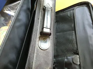 Rummelig Dell computertaske. Giv et bud.