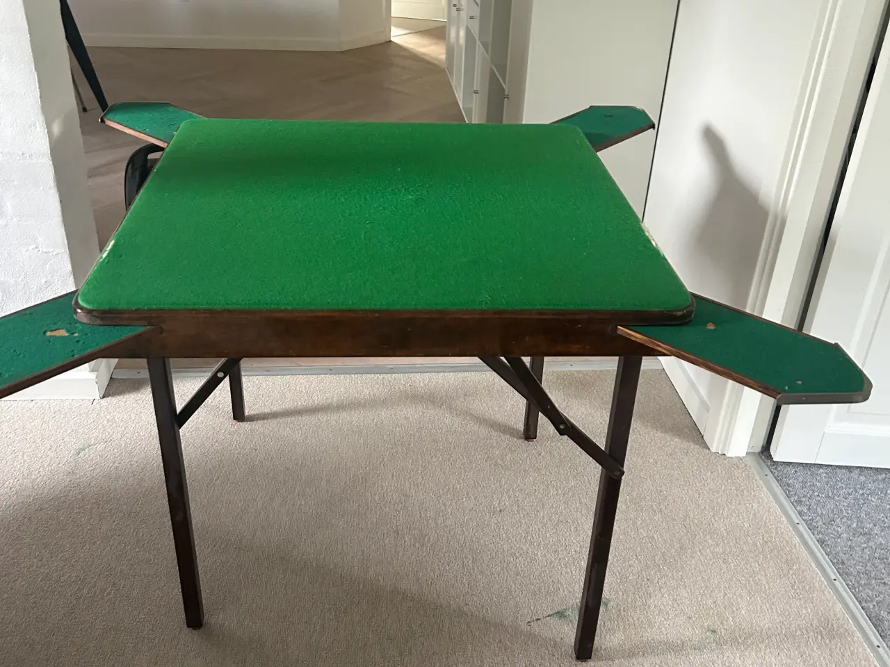 Billede 1 - Spillebord med filt og 4 udtræk til øl/kaffe
