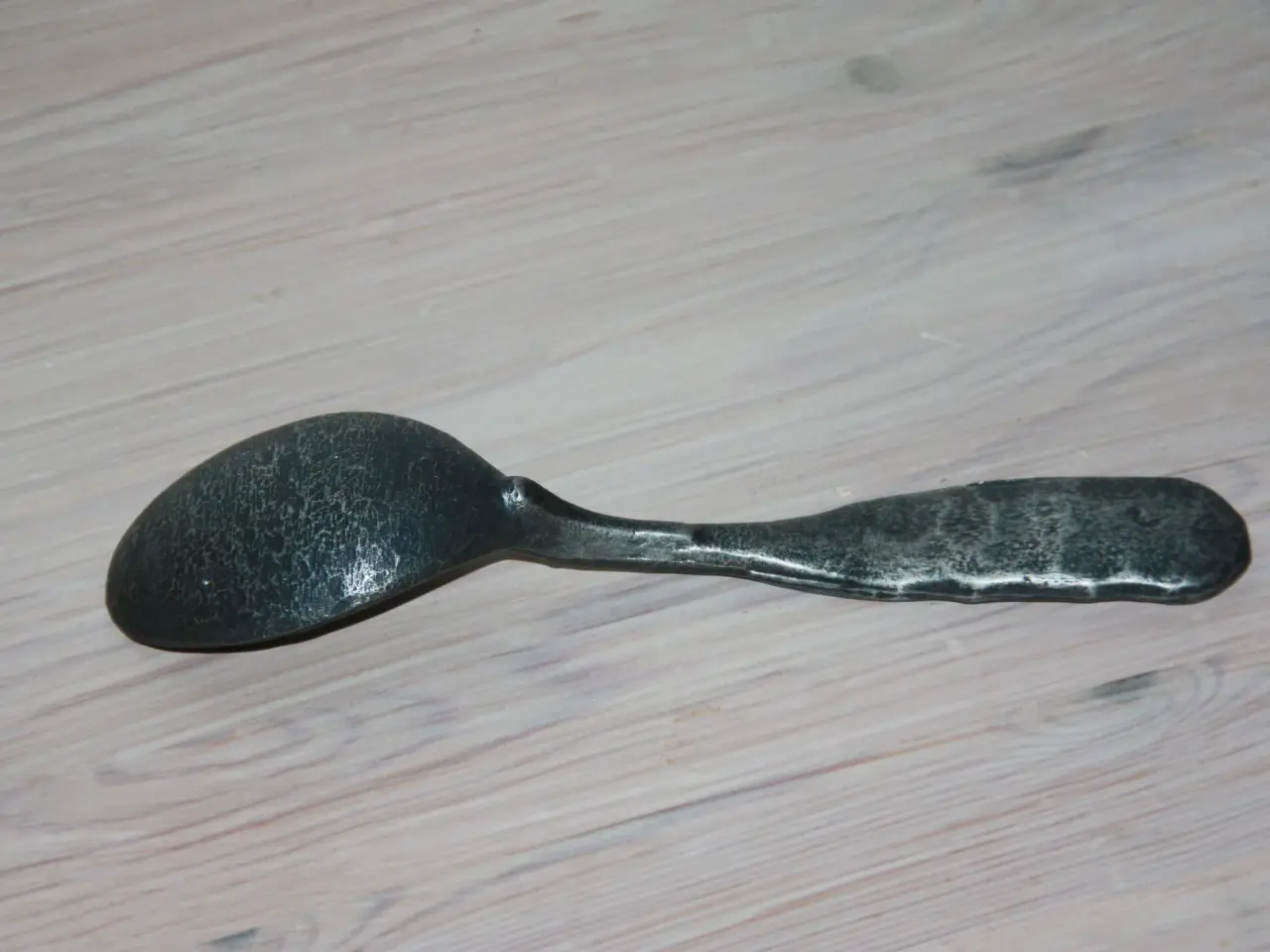 Billede 2 - Gammel tung ske. Måske tin? Længde 19 cm