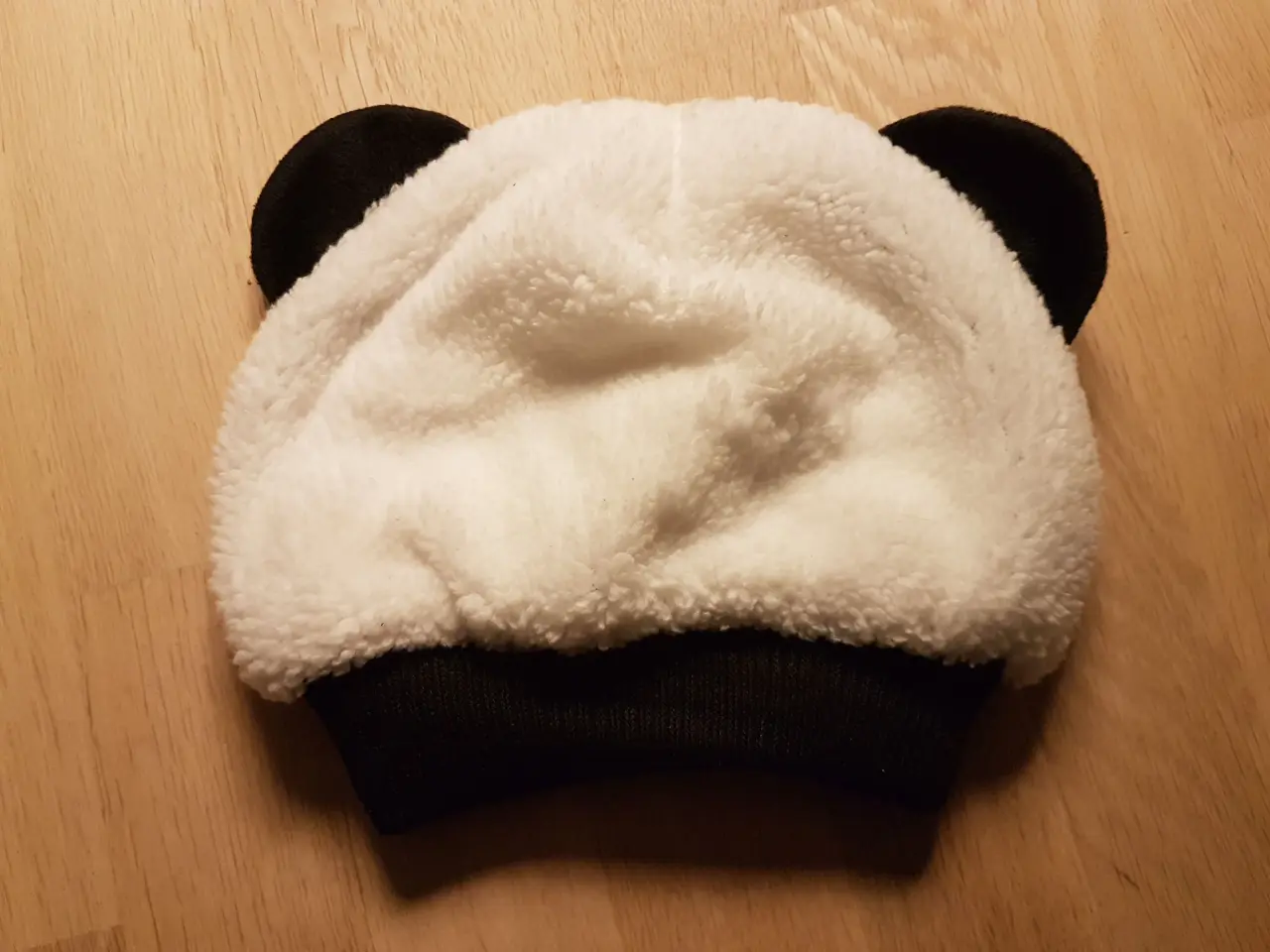 Billede 2 - NÆSTEN NY panda hue. Str 80-86.