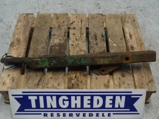 John Deere 2450 R.H Liftarm AL26679