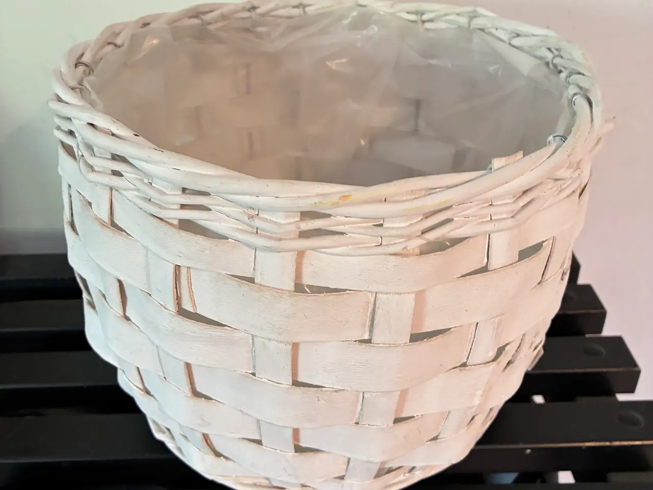 Billede 1 - Fin rund kurv med plastic inden i.