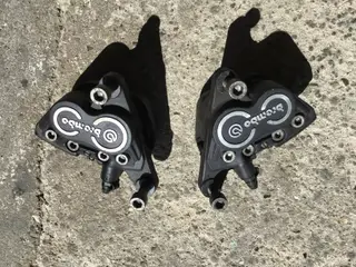 Bremsekaliber for og bag BMW r1100r