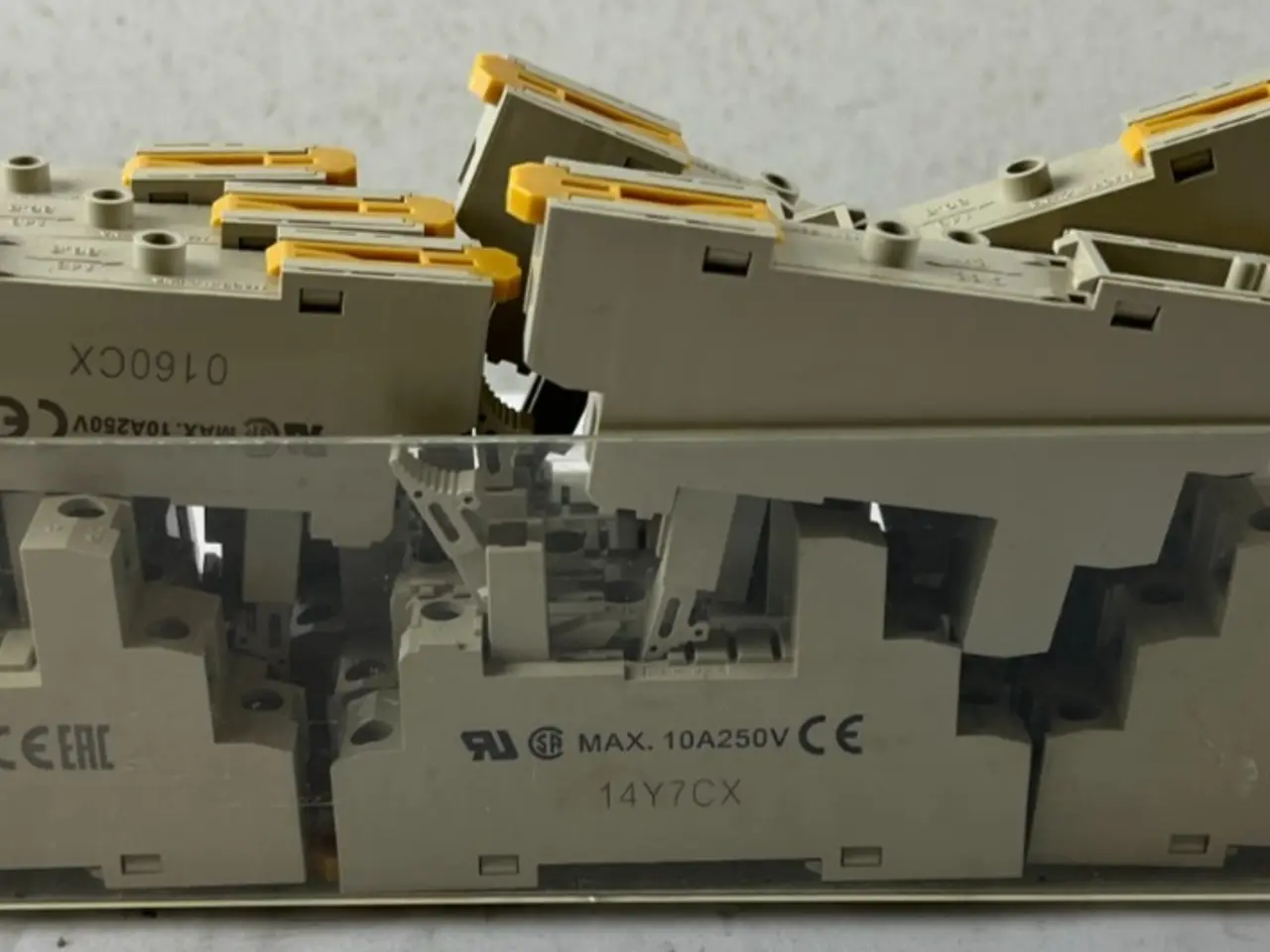 Billede 1 - Omron P2RF-05-E relæ Socket parti DIN Rail 5-Pin