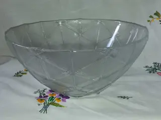 Gammel glasskål