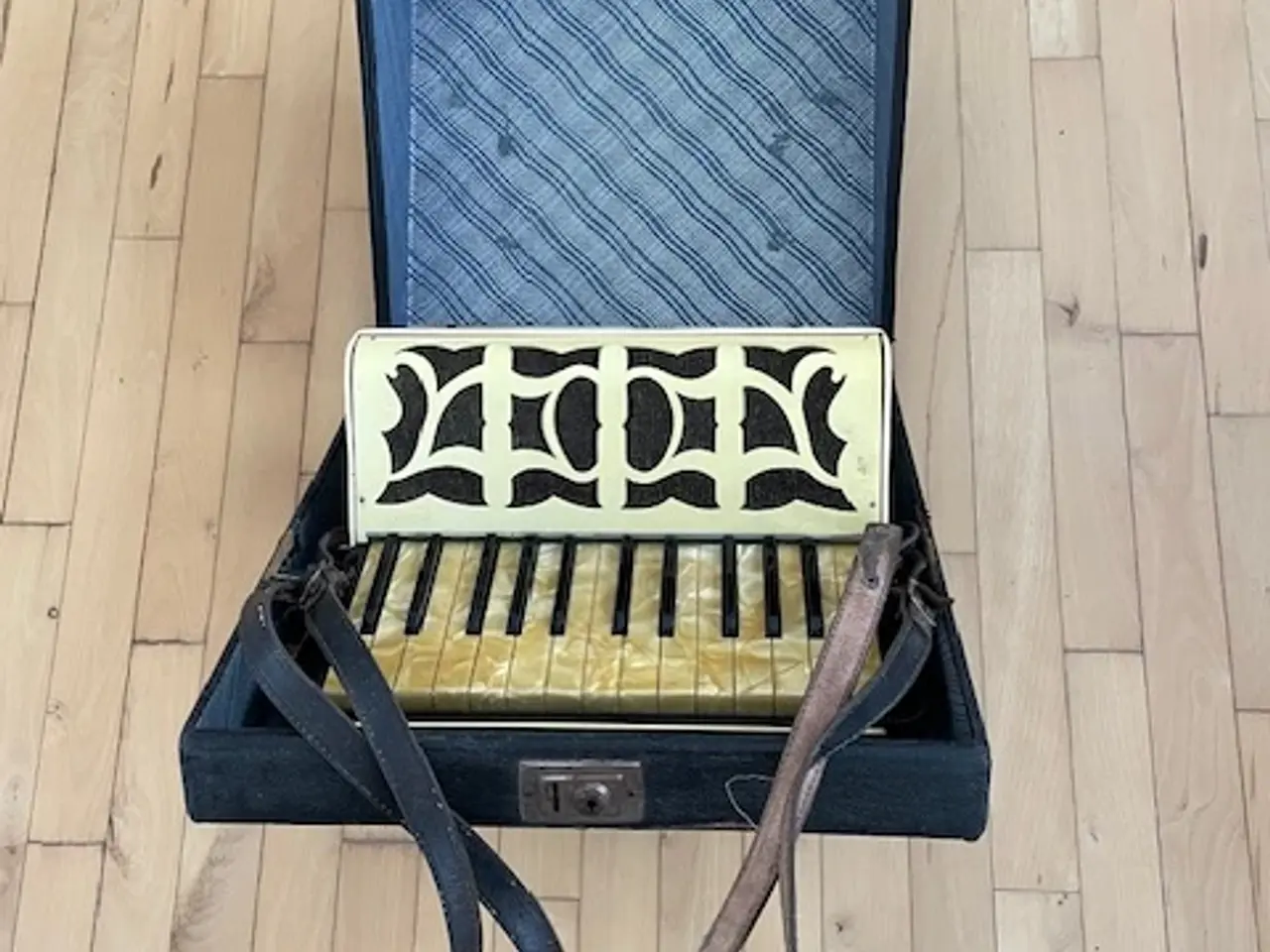 Billede 4 - Flot retro harmonika