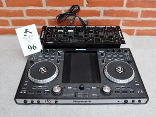 Numark IDJ Pro controller og CM200 mixer