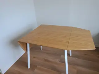 GRATIS spisebord med 2 klapper 