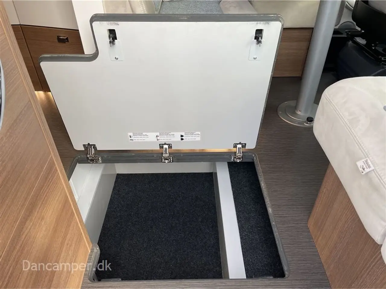 Billede 13 - 2020 - Carthago c-tourer I 144 LE Fantastisk helintegreret autocamper. 9-trins automatgear, automatisk klimanlæg i førehuse, Multimediasystem inkl. navigation og DAB+