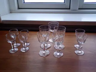 Fine gamle glas af forskellig slags