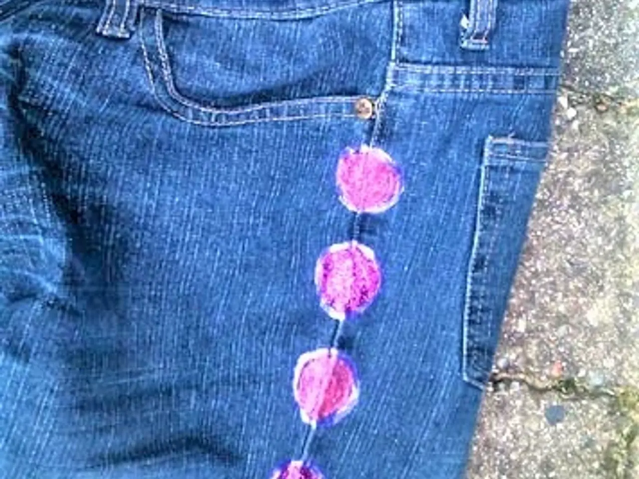 Billede 3 - HÅNDMALEDE JEANS - unikke - 