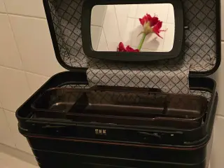 Stor rummelig beauty box med lås