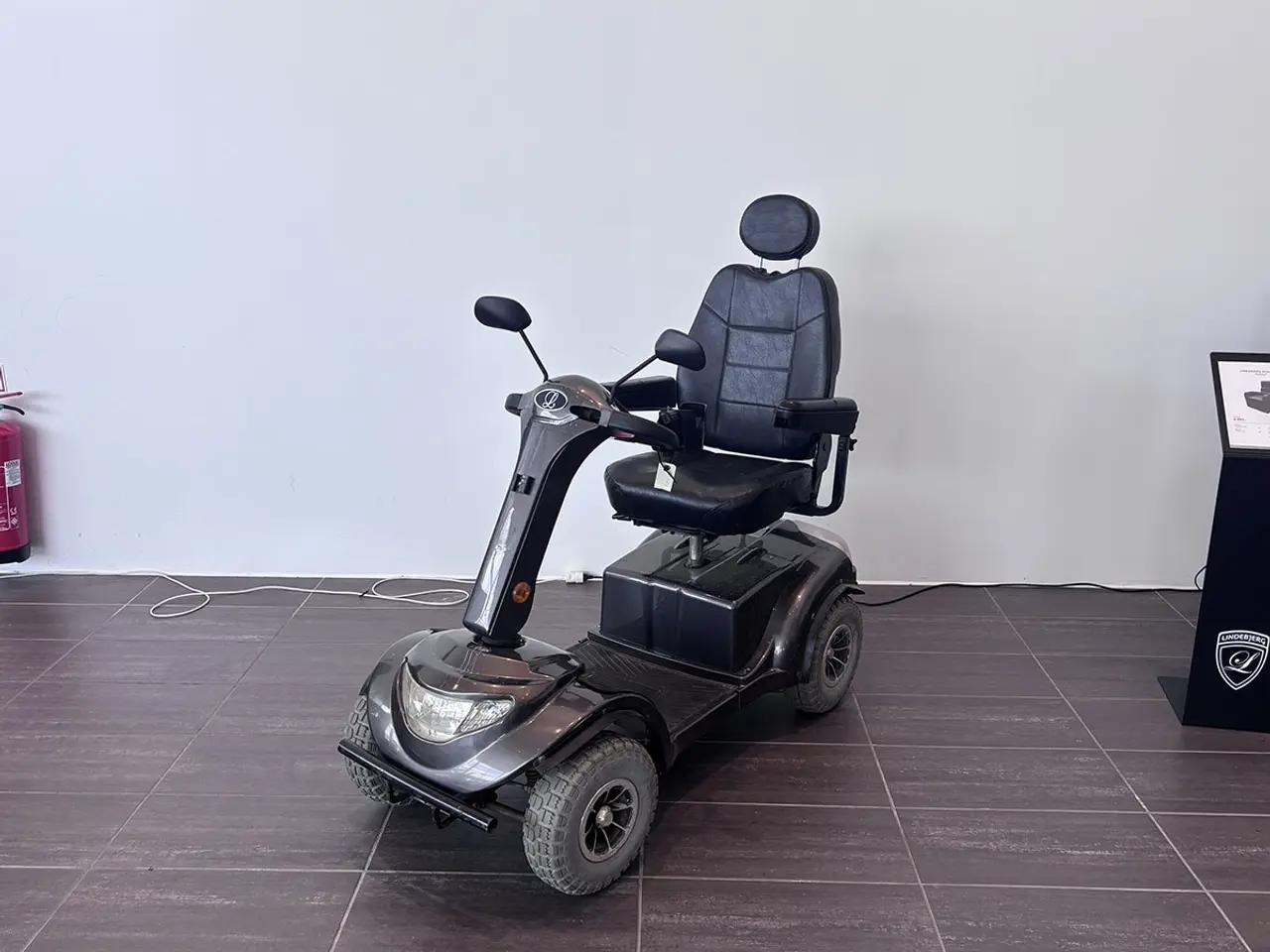 Billede 2 - LM-600 grå