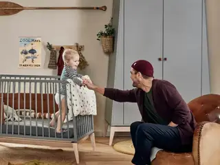 Helt ny Leander seng og skab