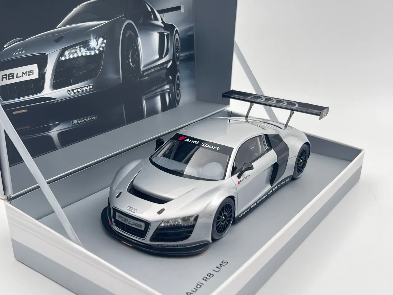 Billede 2 - 2009 Audi R8 LMS GT3 Presentation 1:18