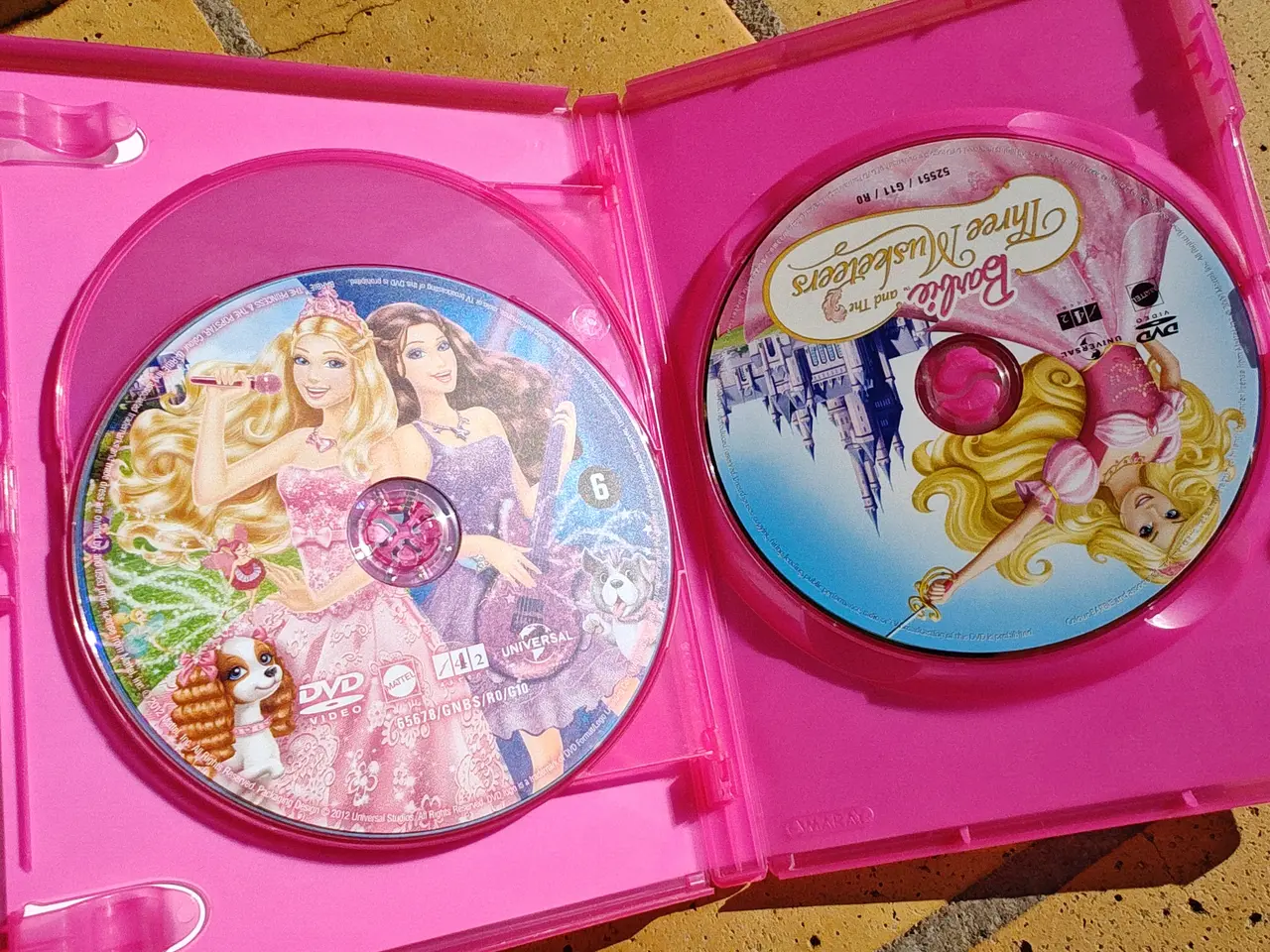 Billede 3 - Barbie samleboks m. 3 DVDfilm Prinsesse akademiet 