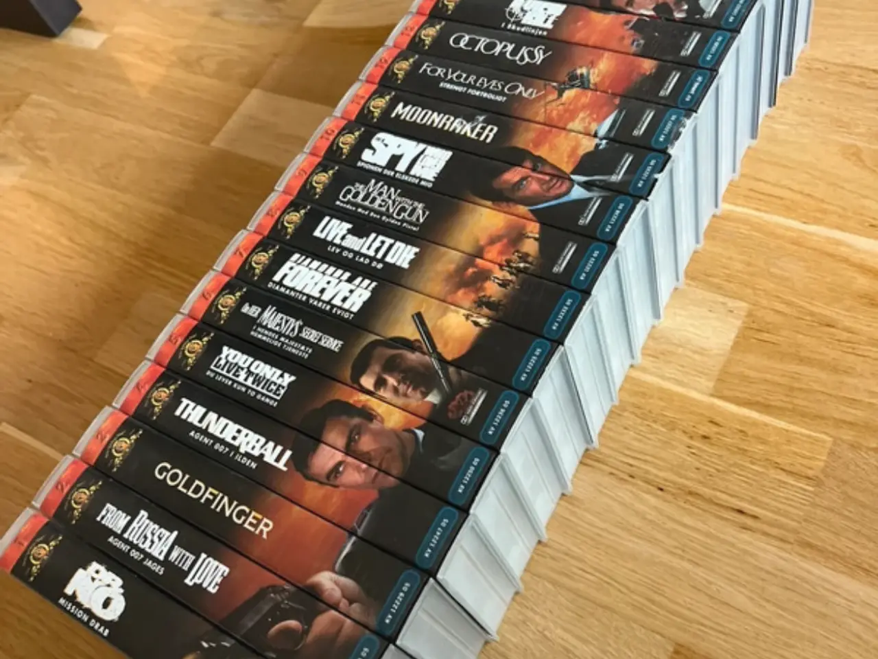 Billede 2 - James Bond filmsamling