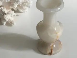 Lille vase, hvid onyx