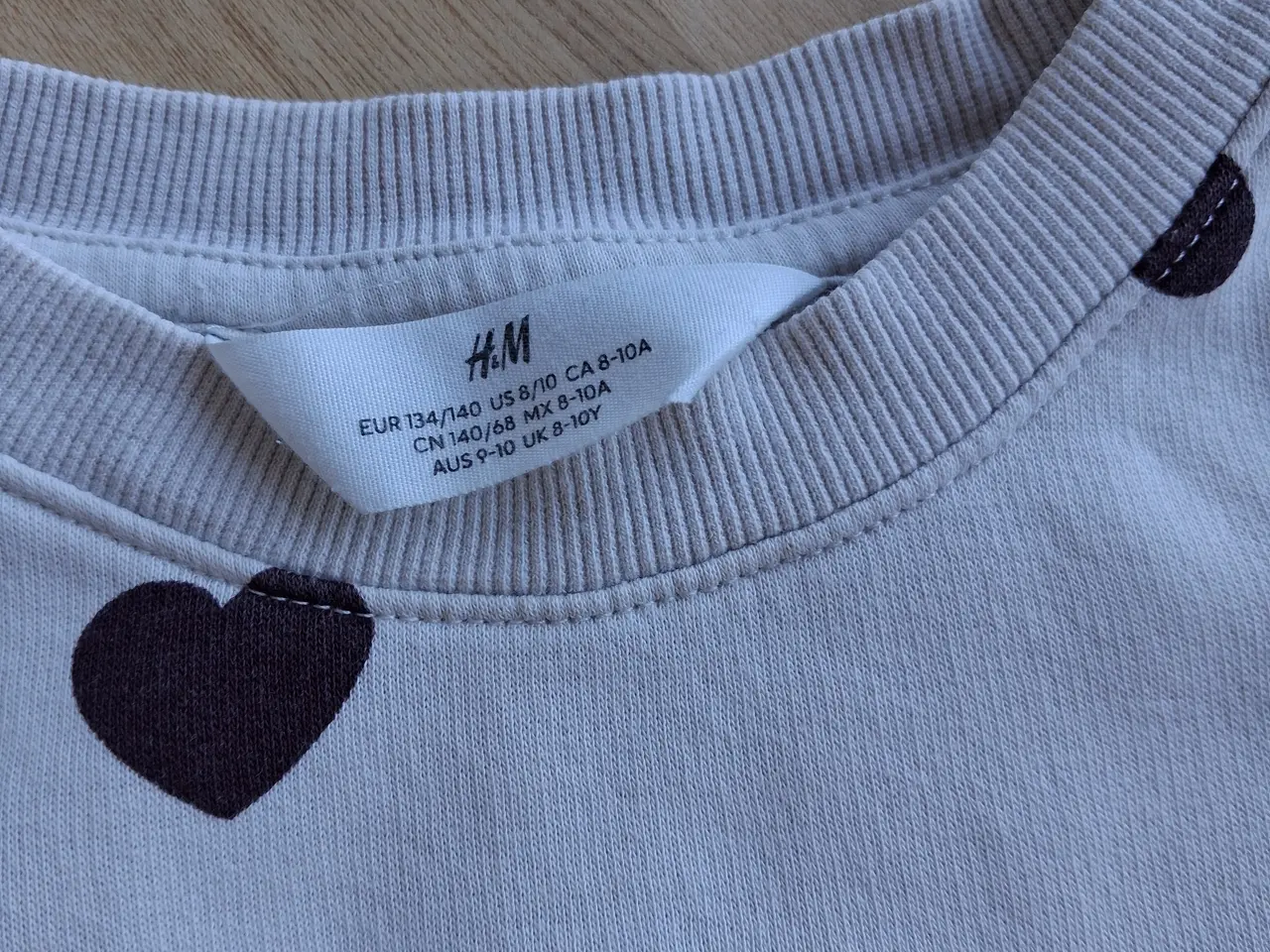 Billede 2 - H&M sweatshirt m. hjerter, str. 134/140