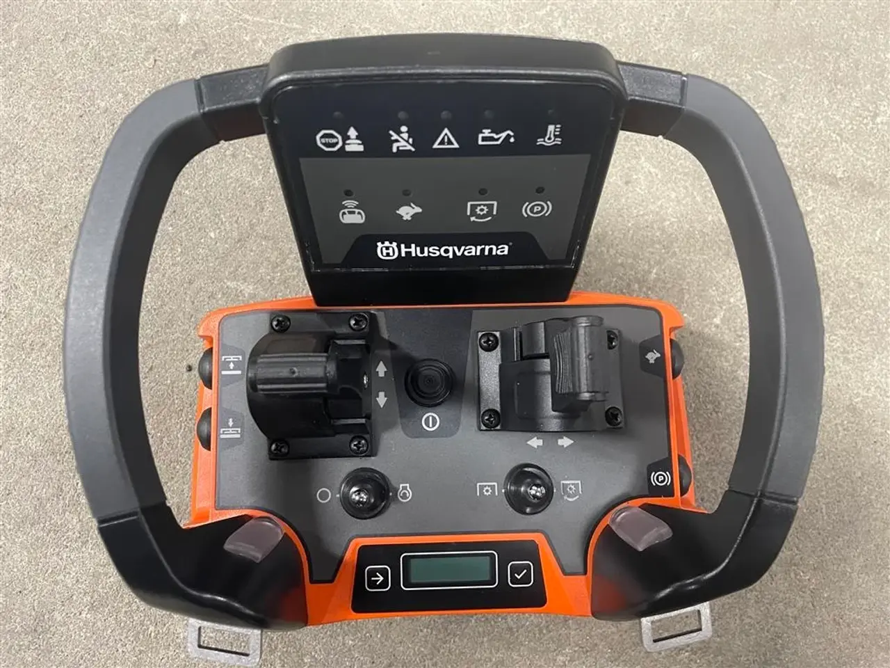 Billede 5 - Husqvarna P524 XR fjernstyret Inkl. combi 122 cm klippebord.