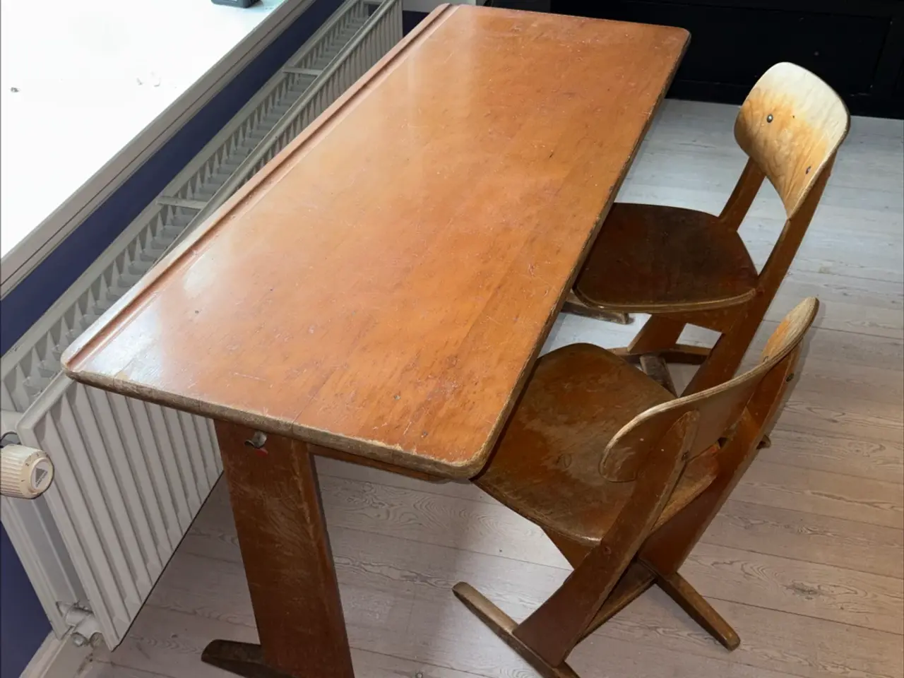 Billede 1 - Tyske skolemøbler - bord m. Stole