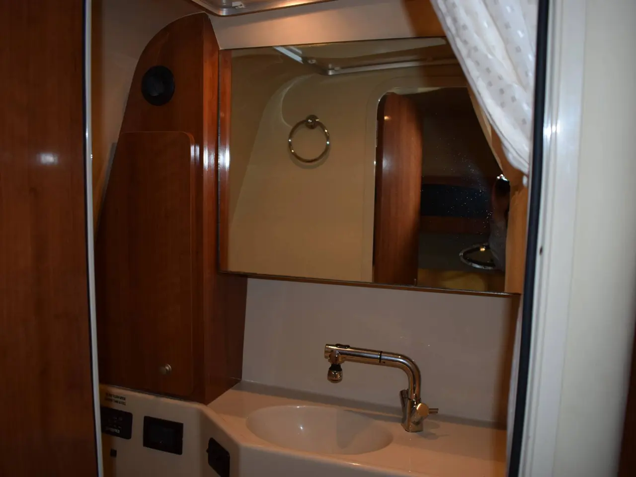Billede 9 - Cruiser Yachts 300 Express - Twin Volvo Penta D3/Udstyr - DIESEL