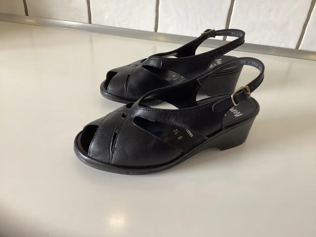 Billede 3 - Sorte sandaler