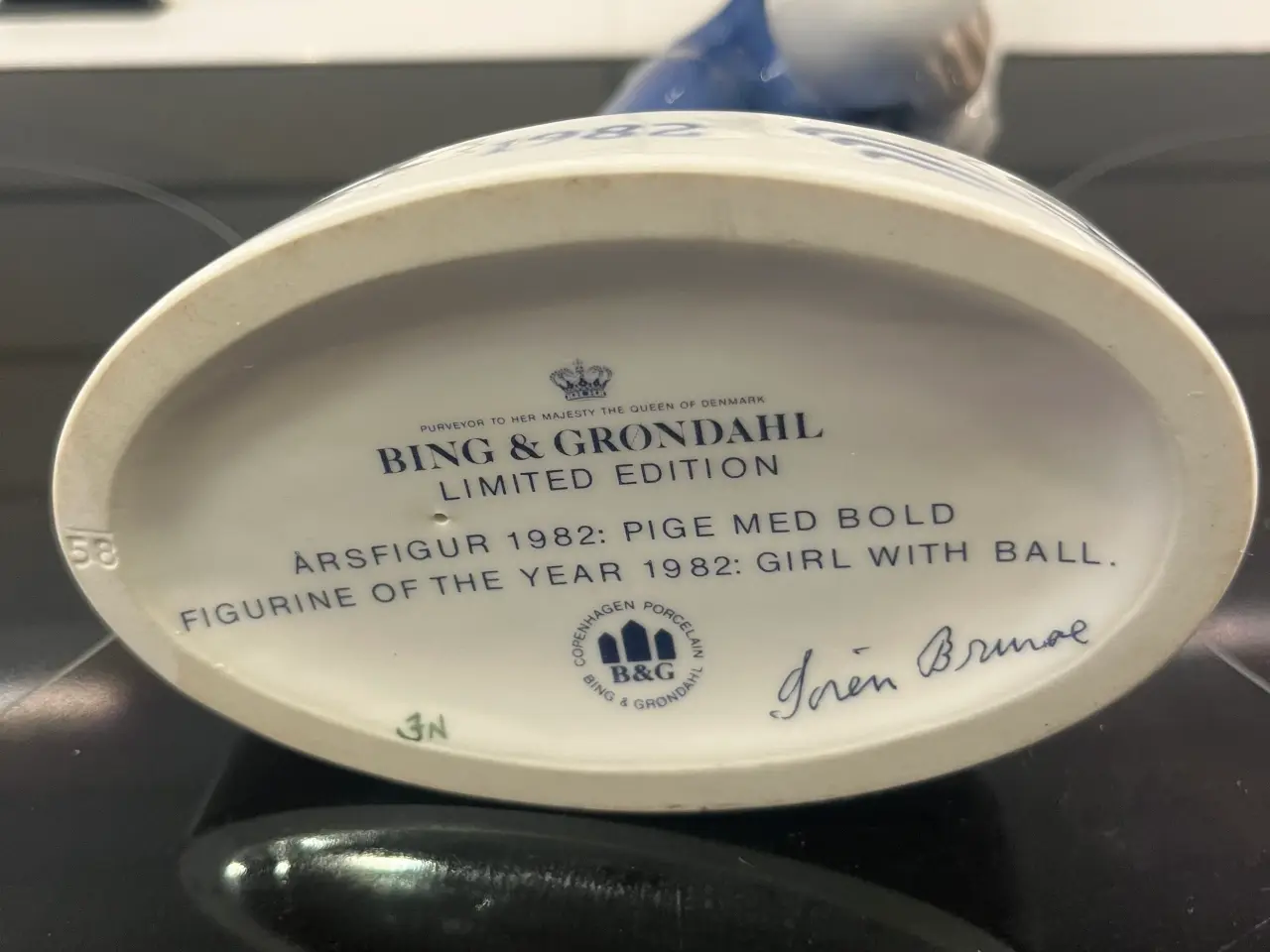 Billede 3 - Pige med Bold - Bing & Grøndahl