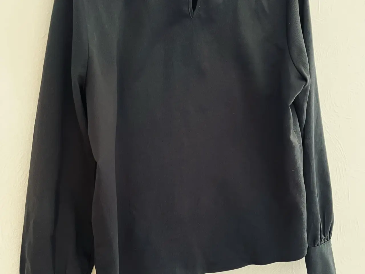 Billede 4 - SOM NY sort bluse fra VILA i str. 38