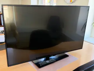 43” Phillips TV m/ fod