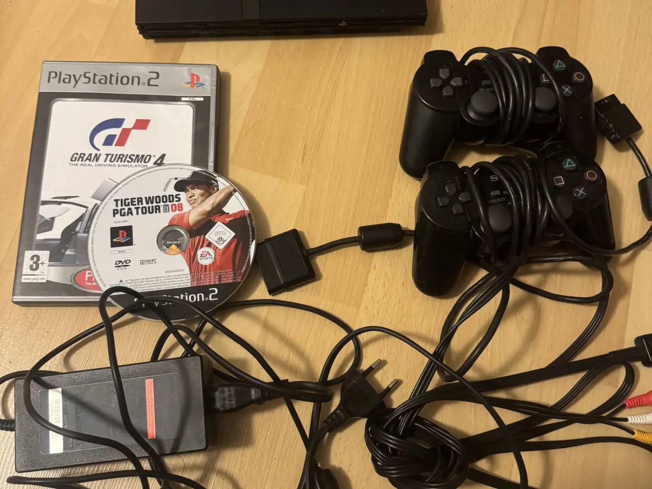 Billede 1 - Pack PlayStation 2 med to controller og et spill