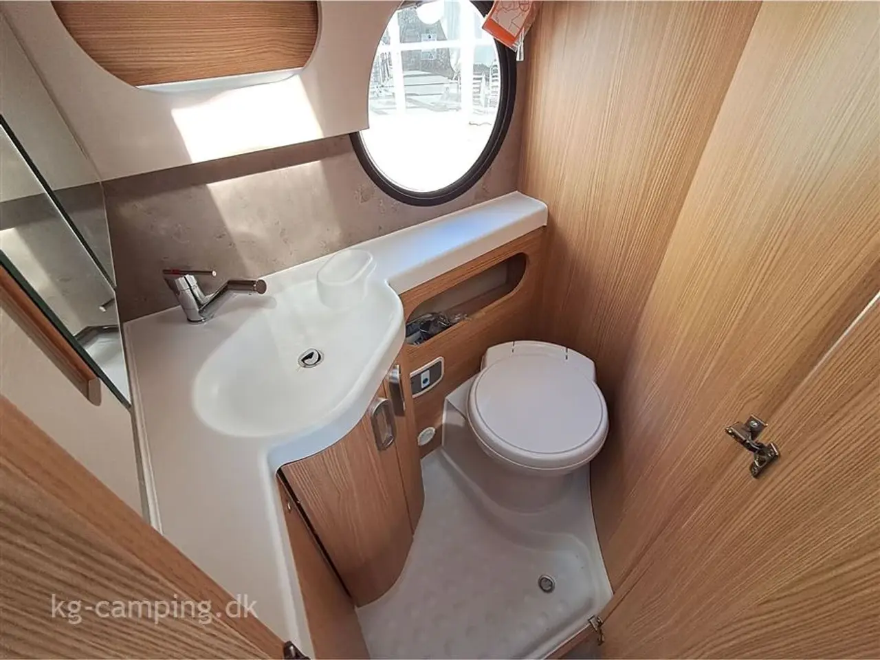 Billede 13 - 2024 - Tabbert T@b L 400 Basic   Populær lille kørevogn med fast dobbeltseng og toilet.