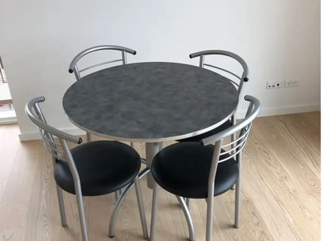 Billede 1 - Cafebord med 4 stole