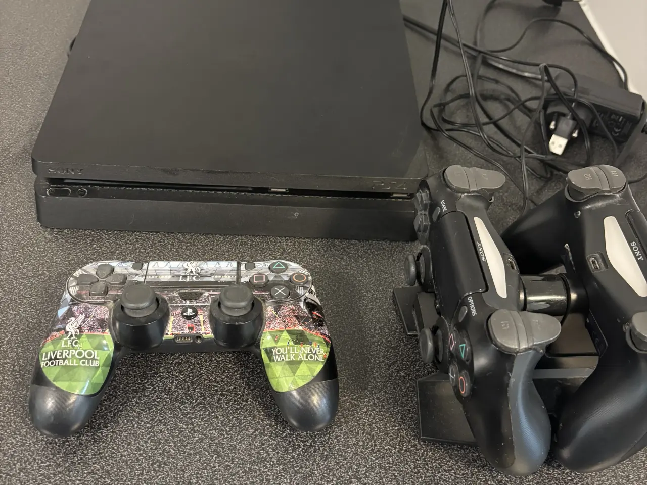 Billede 1 - Sony Playstation 4 med 3 controllere og 10 spil