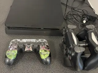 Sony Playstation 4 med 3 controllere og 10 spil