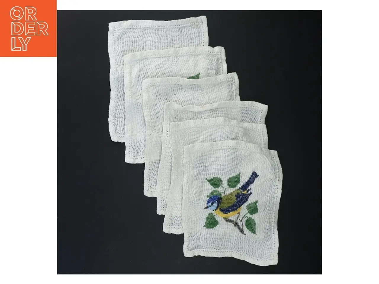 Billede 1 - 6 Broderede servietter med fuglemotiv (str., 16x17 cm)