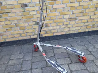 Trikke TR5 (TriScan) 3 hjulet "Carving" løbehjul.