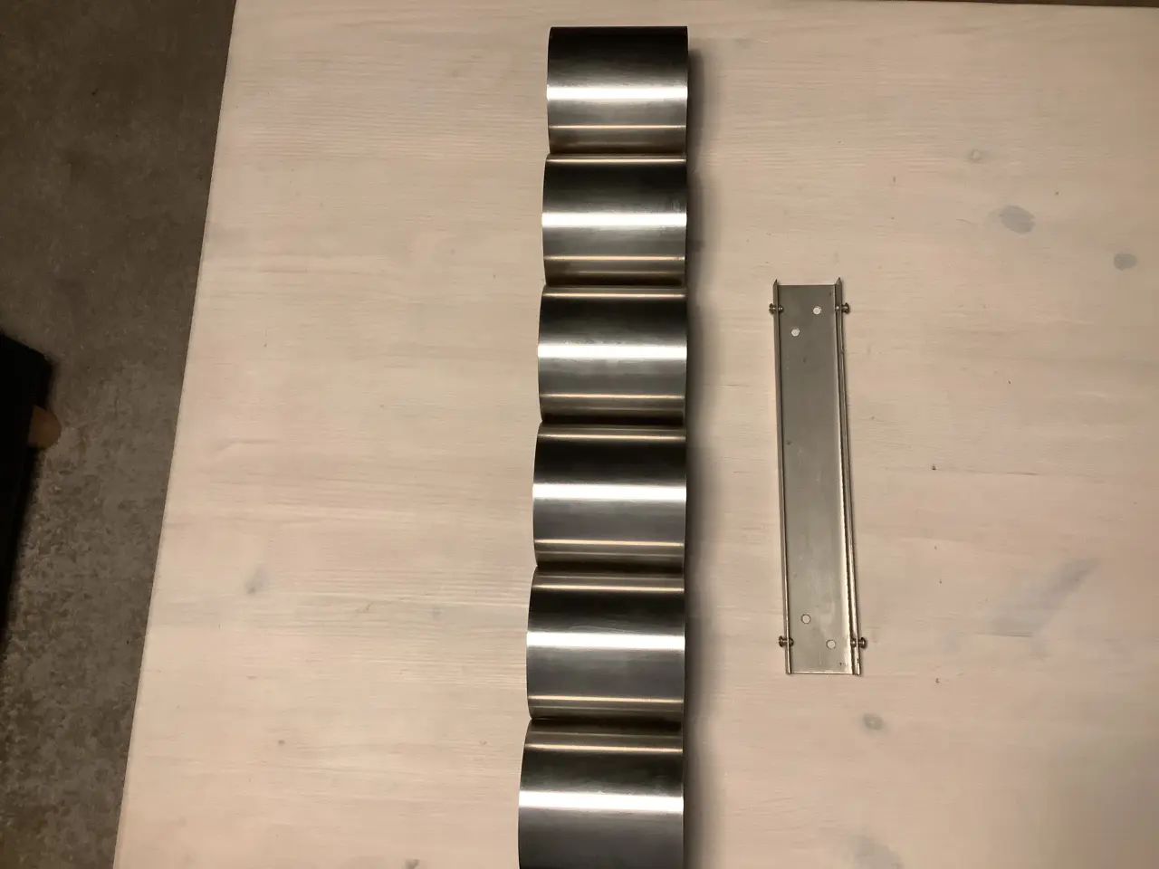 Billede 2 - Herstal avis holder i metal til ophæng på væggen
