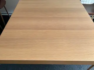 Spisebord med udtræk 